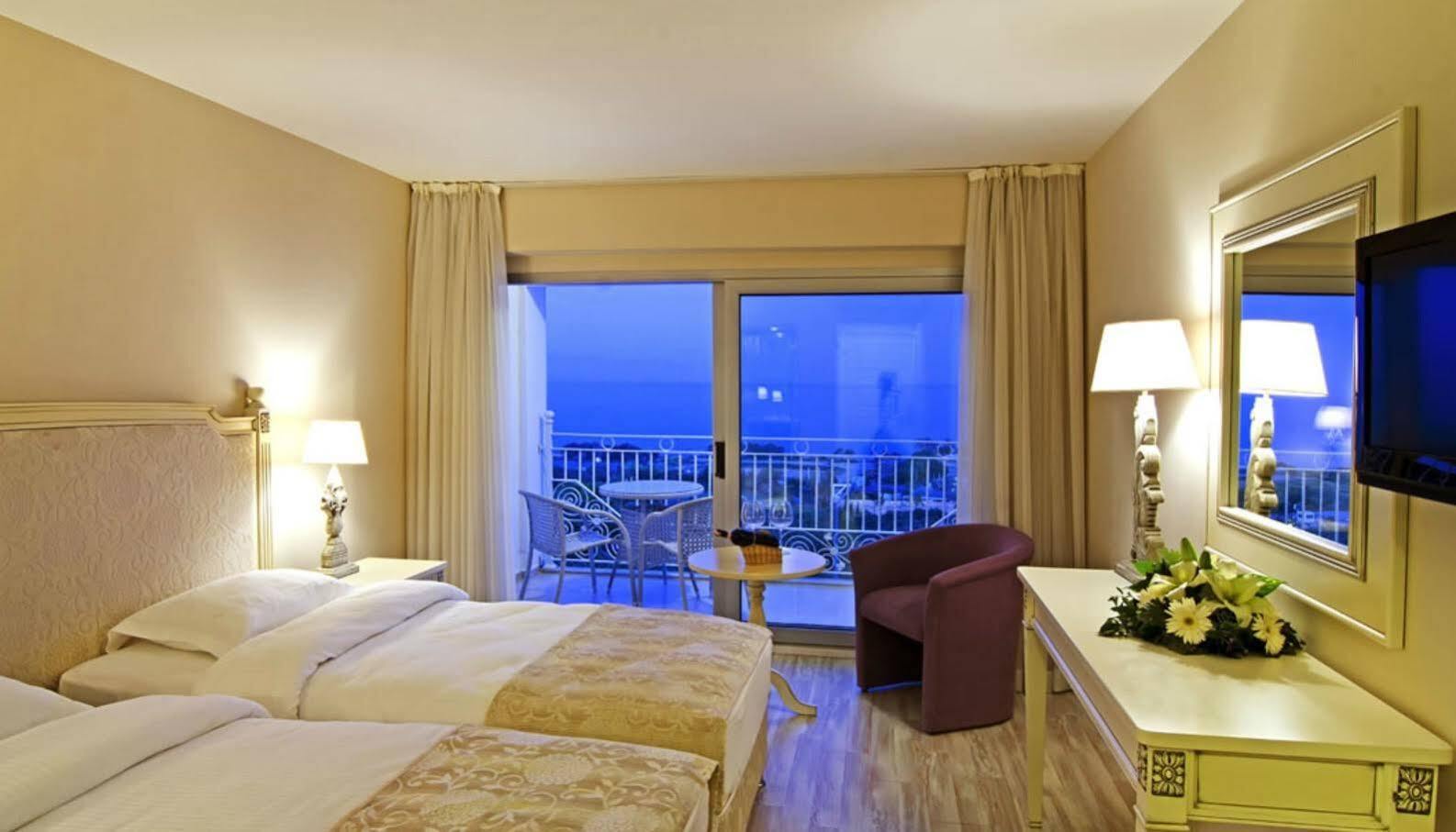 Lavista Boutique Hotel & Spa (Adults Only) Кушадасъ Екстериор снимка